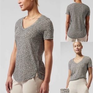 Athleta Breezy Scoop V-neck Short Sleeve Pullover Tee Shirt